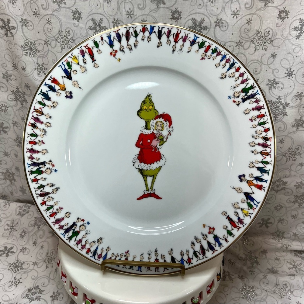 The Grinch Who Stole Christmas CIndy Lou Who & Whoville 8 Piece Dining Set - Picture 8 of 13